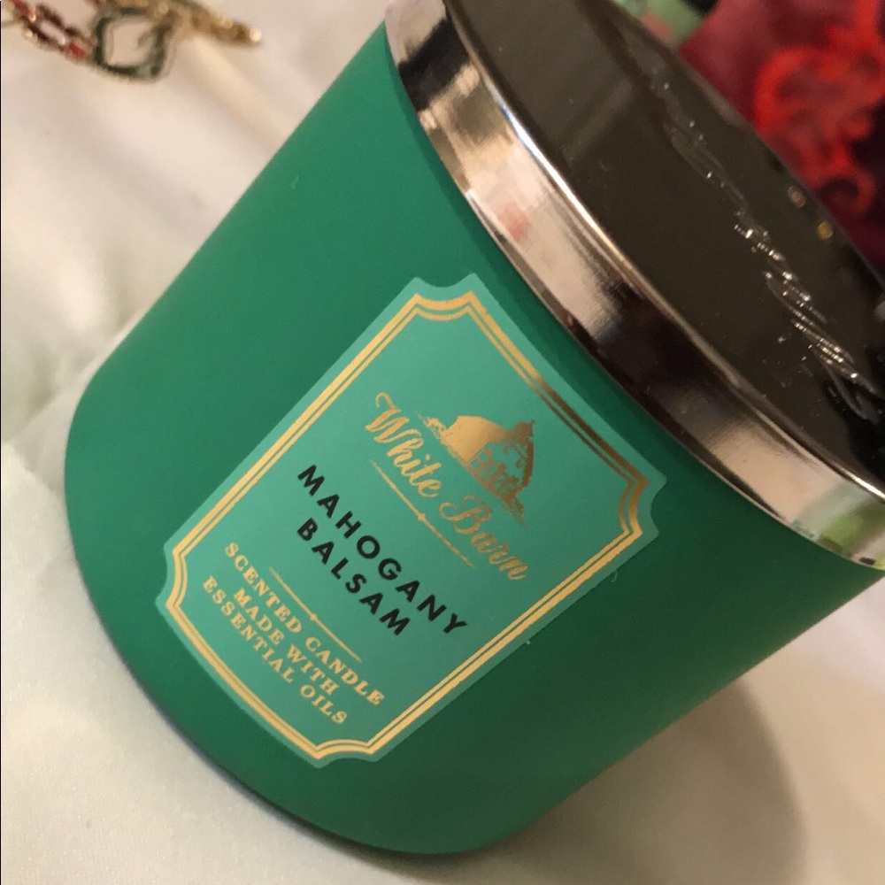 White Barn
MAHOGANY BALSAM
3-Wick Candle